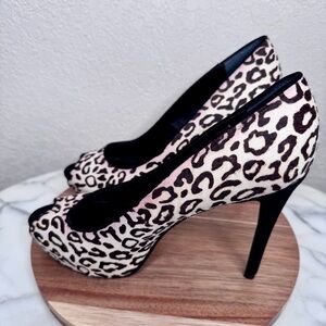 Guess NWOT High Heels,leopard,print,genuine, leather,ponyhair SZ 9.5 peep toe
